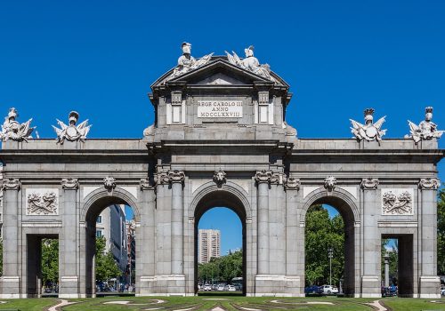 1280px-Puerta_de_Alcalá,_Madrid,_España,_2017-05-18,_DD_14